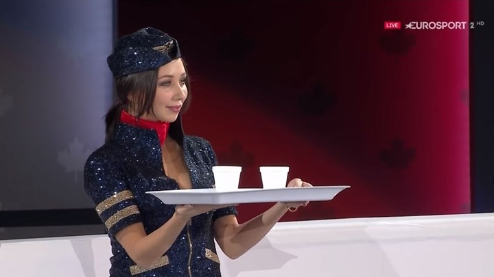 Ρωσίδα αθλήτρια κάνει πατινάζ και “βάζει φωτιά” στον πάγο – ΒΙΝΤΕΟ