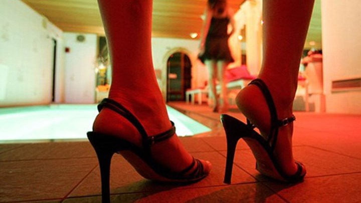 Μπαρ στην Πιερία “σέρβιρε” σεξ επί  πληρωμή