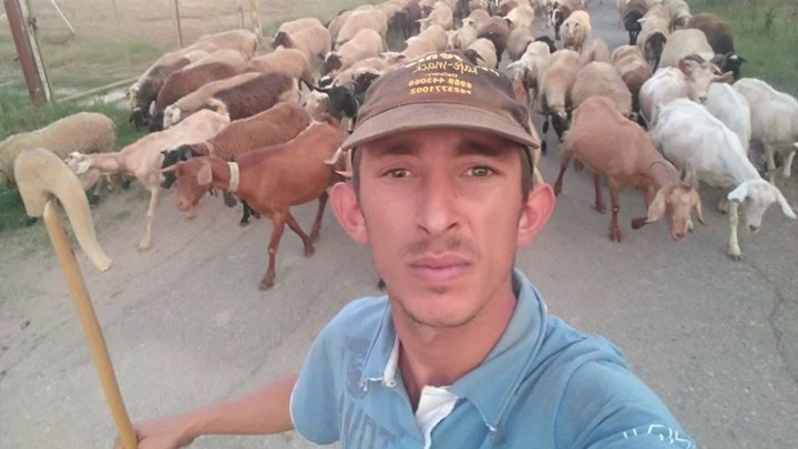 Ο 25χρονος βοσκός που έχει γίνει viral στο facebook – ΦΩΤΟ