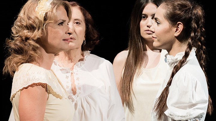 Κερδίζει το κοινό το «Μη σκοτώνεις τη μαμά»