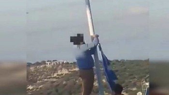 Γάλλοι κατέβασαν την ελληνική σημαία στην Κρήτη
