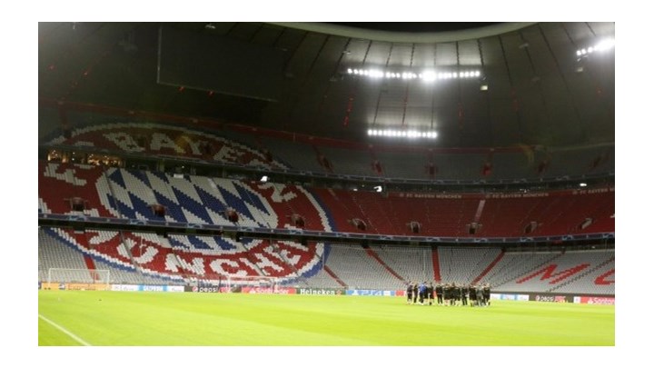 Ρεσιτάλ φιλοξενίας από την Μπάγερν: Υποδέχθηκε τη διοίκηση της ΑΕΚ, παίζοντας live τον ύμνο της Ένωσης – ΒΙΝΤΕΟ