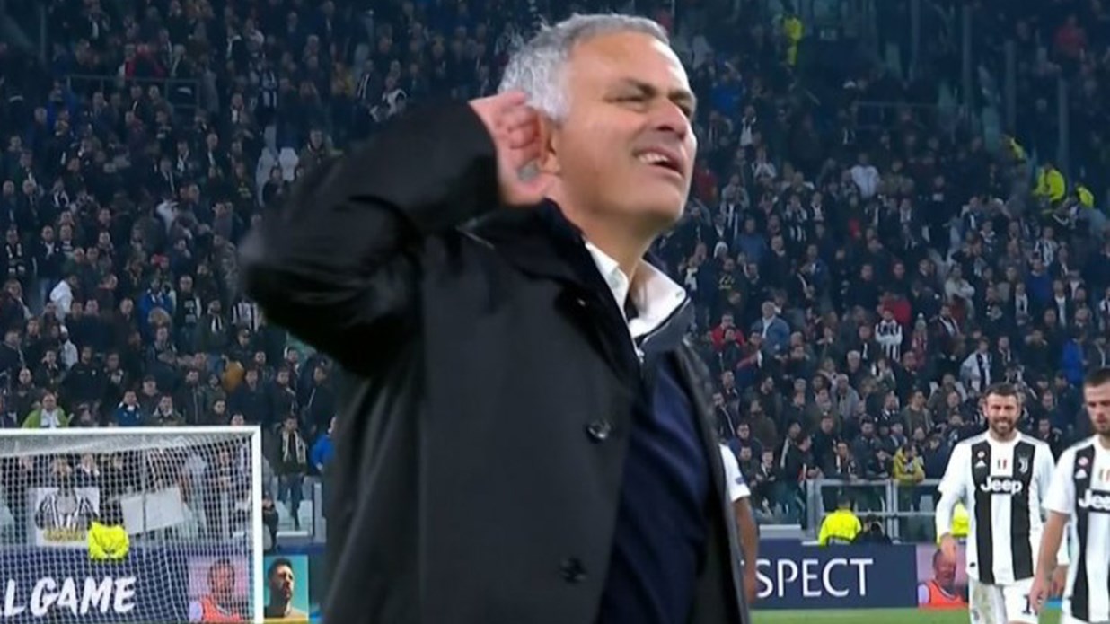 Το «δεν σας ακούω» του Μουρίνιο και οι εξηγήσεις του – ΦΩΤΟ