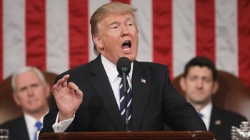 Η Ένωση Ανταποκριτών Λευκού Οίκου καταδικάζει την αναστολή διαπίστευσης του δημοσιογράφου που προκάλεσε την οργή του Τραμπ