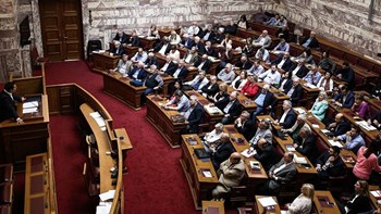 Άρχισε η συζήτηση για τα αναδρομικά – ΝΔ: Δεν κόπτεσθε για τους ένστολους αλλά για να διασώσετε τον κυβερνητικό σας εταίρο