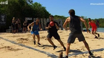 Το κεφαλοκλείδωμα του Βασιλόπουλου στον “μισθοφόρο” άναψε τα αίματα στο Nomads – ΒΙΝΤΕΟ