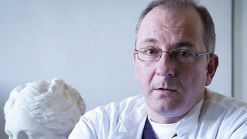 Οι νοσοκομειακοί γιατροί για το Κρατικό Νίκαιας: Υπάρχει κίνδυνος να πέσουν σοβάδες και σε άλλο δωμάτιο