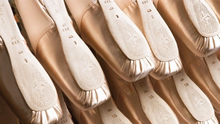 Οι πουέντ αλλάζουν χρώμα και καταργούν τις διακρίσεις στον χορό