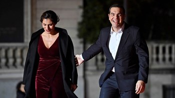 Ο Αλέξης Τσίπρας στο δείπνο που παραθέτει ο Γάλλος Πρόεδρος για τα 100 χρόνια από τη λήξη του Α’ Παγκοσμίου Πολέμου