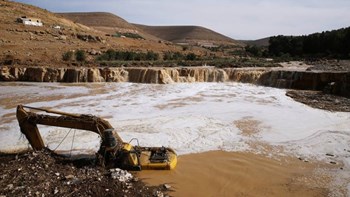 Γιγαντιαία επιχείρηση για τον εντοπισμό 5χρονης που χάθηκε στις πλημμύρες στην Ιορδανία