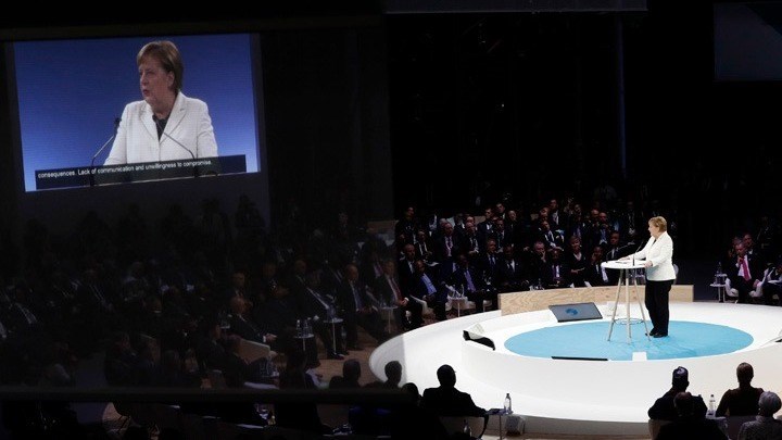 Μέρκελ: Το ευρωπαϊκό σχέδιο για την ειρήνη απειλείται από την άνοδο του εθνικισμού και του λαϊκισμού