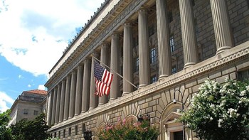 Το υπουργείο Εμπορίου των ΗΠΑ υπέβαλε στον Λευκό Οίκο την εισήγησή του για την επιβολή δασμών 25% στα εισαγόμενα αυτοκίνητα