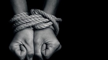 Νύχτα τρόμου για 61χρονο – Εντοπίστηκε δεμένος στο μπαλκόνι