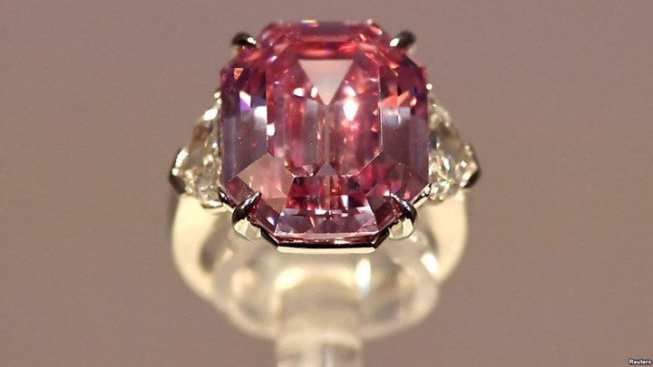 Το σπάνιο διαμάντι “Pink Legacy” βγαίνει σε δημοπρασία σε αστρονομική τιμή – ΒΙΝΤΕΟ