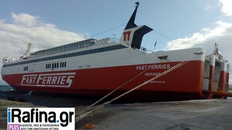 Η συγκλονιστική μάχη του καπετάνιου με τα κύματα για να ”δέσει” το πλοίο στο λιμάνι – ΒΙΝΤΕΟ