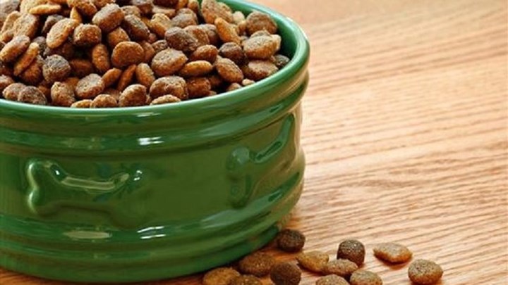 Σκυλοτροφές-δηλητήριο κατασχέθηκαν στον Πειραιά