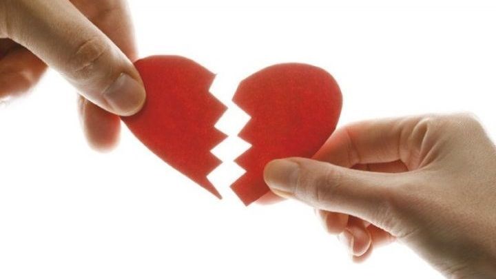 Σάλος με τον παράνομο έρωτα της συζύγου παρουσιαστή… με την κουμπάρα