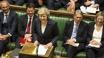 Βρετανός αξιωματούχος: Κανένας υπουργός δεν απείλησε με παραίτηση στη συνεδρίαση του υπουργικού συμβουλίου