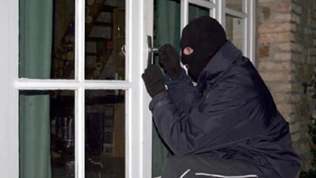 Συνελήφθησαν κουκουλοφόροι λίγο πριν “μπουκάρουν” σε σπίτι – ΒΙΝΤΕΟ