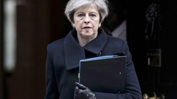 Μέι: Προετοιμαζόμαστε για το ενδεχόμενο να μην υπάρξει συμφωνία