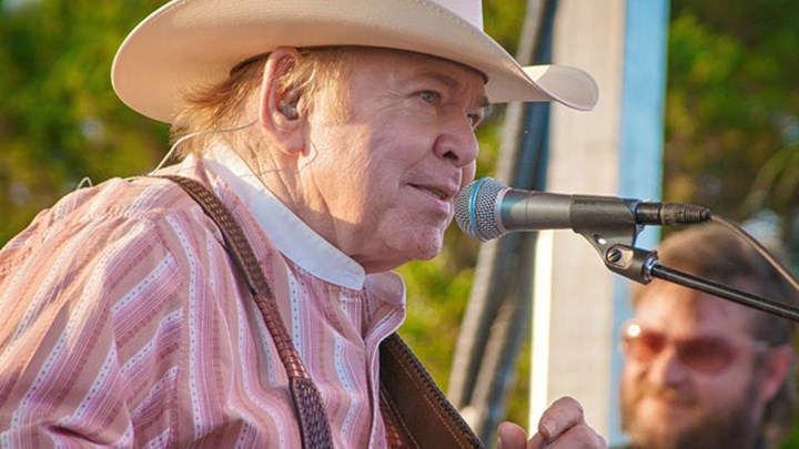 Πέθανε ο θρυλικός καλλιτέχνης της Country μουσικής, Ρόι Κλαρκ – ΒΙΝΤΕΟ