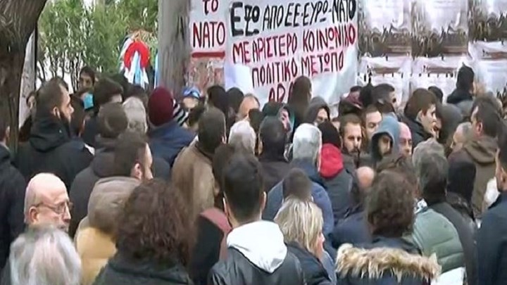 Προπηλάκισαν στελέχη του ΣΥΡΙΖΑ στο Πολυτεχνείο – ΤΩΡΑ