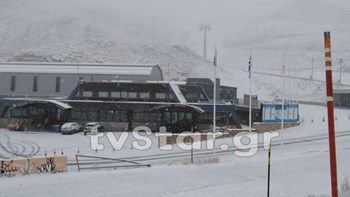 Χιονίζει στον Παρνασσό – ΦΩΤΟ