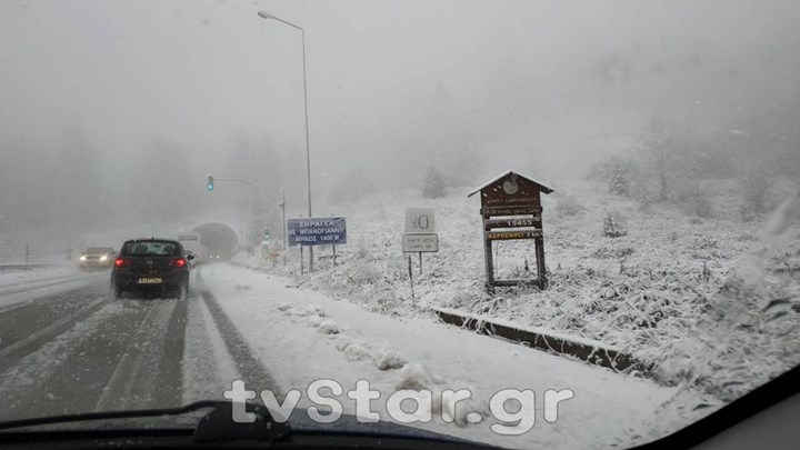 Χιόνια και στο Καρπενήσι – ΦΩΤΟ