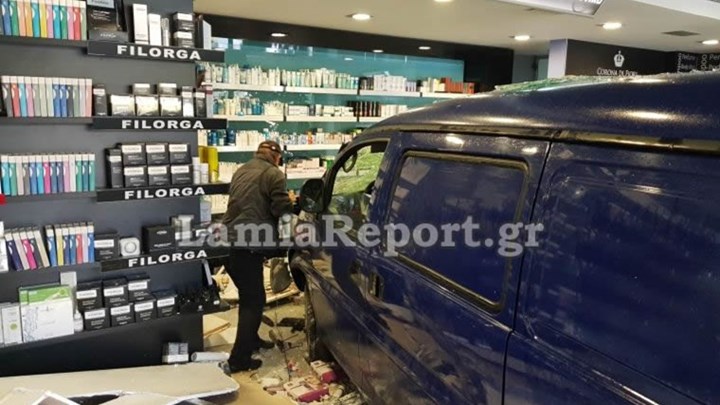 Πανικός στη Λαμία: Φορτηγάκι “μπούκαρε” σε φαρμακείο – Μια τραυματίας – ΦΩΤΟ
