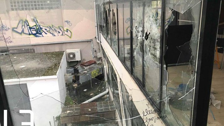 “Βομβαρδισμένο” τοπίο το ΑΠΘ μετά τα επεισόδια – ΦΩΤΟ