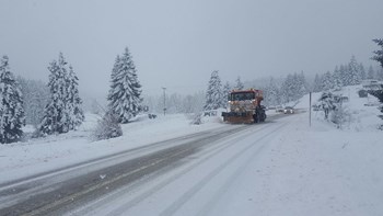 “Ντύθηκαν” στα λευκά τα Τρίκαλα – Εντυπωσιακές εικόνες – ΦΩΤΟ – ΒΙΝΤΕΟ
