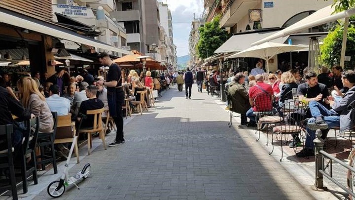 «Έφαγαν πόρτα» σε καφετέρια επειδή ήταν φαντάροι