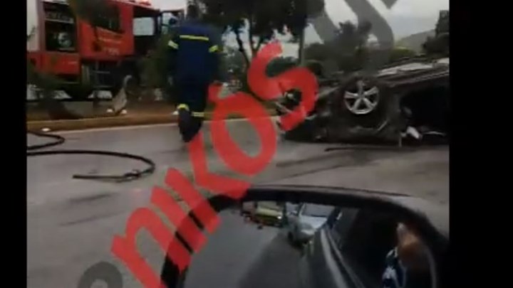 Τροχαίο ατύχημα στο Σχιστό- Ανατροπή αυτοκινήτου – ΒΙΝΤΕΟ αναγνώστη