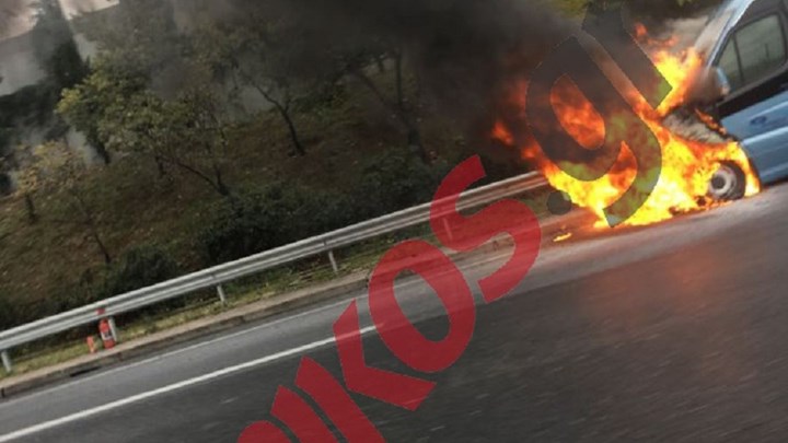 Οι πρώτες εικόνες από το λεωφορείο που πήρε φωτιά στην Αττική Οδό – ΦΩΤΟ αναγνώστη