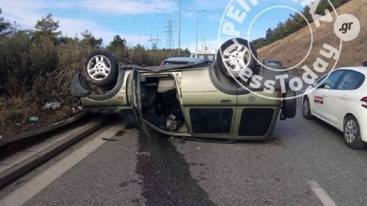Ανατροπή αυτοκινήτου στον Περιφερειακό Θεσσαλονίκης  – ΦΩΤΟ