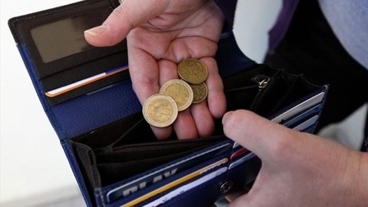 Έρευνα διαΝΕΟσις: Τα νοικοκυριά πλήρωσαν ακριβά την κρίση – Πόσο μειώθηκε το εισόδημά τους, οι μεγάλοι χαμένοι