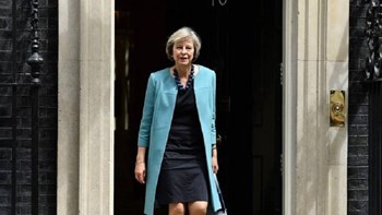 Μέι: Αλλαγές στο μεταναστευτικό μετά το BREXIT