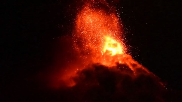 Εξερράγη ηφαίστειο στη Γουατεμάλα – Χιλιάδες κάτοικοι απομακρύνθηκαν από τις εστίες τους -ΒΙΝΤΕΟ