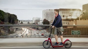 Έκοψαν κλήση σε 15χρονο για υπερβολική ταχύτητα με… πατίνι