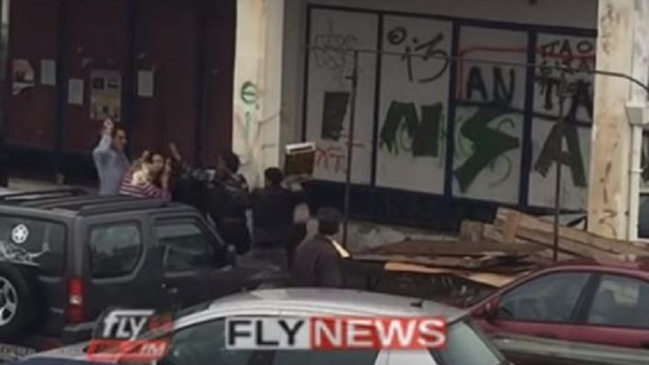 Άγριο ξύλο στην Σπάρτη έξω από το Κοινωνικό Παντοπωλείο – ΒΙΝΤΕΟ