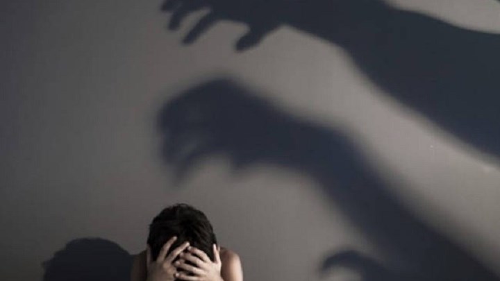 Φρίκη στον Βόλο: Πατέρας φέρεται να ασελγούσε στην 10χρονη κόρη του – Τον κατήγγειλε ο γιος του