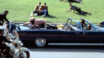 Σαν σήμερα: 55 χρόνια από τη δολοφονία του προέδρου Κένεντι – ΦΩΤΟ