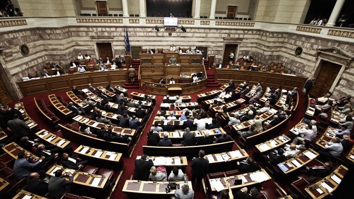 Ποιοι επαγγελματίες αποκτούν ασφαλιστική ενημερότητα – Κατατέθηκε τροπολογία στη Βουλή