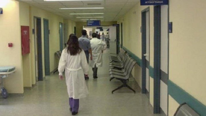 Πόσο βαθιά βάζουν το χέρι στις τσέπες οι Έλληνες για τα ”φακελάκια”