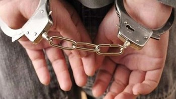 Ξήλωσαν κουφώματα από σπίτι για να τα πουλήσουν