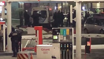 Συναγερμός στη Γαλλία: Άνδρας απειλεί να ανατιναχθεί – Ζητά να δει τον Μακρόν – ΒΙΝΤΕΟ