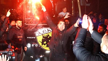 Θερμή υποδοχή για την ΑΕΚ στο Αγρίνιο – ΦΩΤΟ