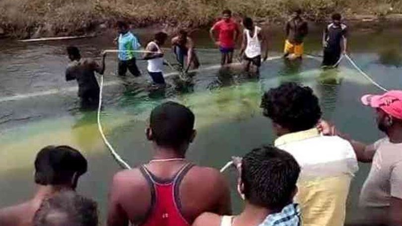 Τραγωδία στην Ινδία: Λεωφορείο έπεσε σε κανάλι – 25 μαθητές νεκροί – BINTEO