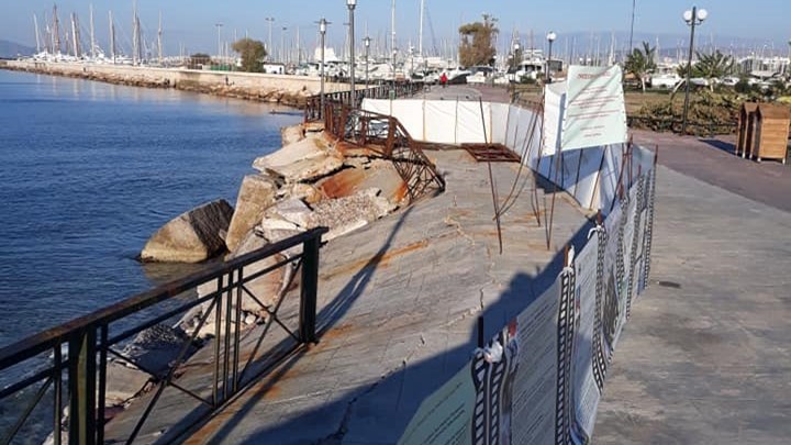 Ο παραλιακός πεζόδρομος στον Άλιμο καταρρέει και οι υπεύθυνοι αδιαφορούν – ΦΩΤΟ