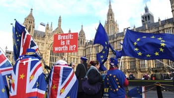 Συμφωνία Ισπανίας-ΕΕ για το Γιβραλτάρ – Τουσκ: Θα γίνει η αυριανή ευρωπαϊκή διάσκεψη για το Brexit